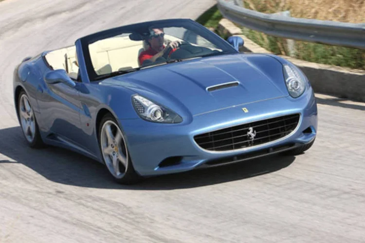 Você pode até ter uma Ferrari, mas ela não deve custar a folga do seu orçamento (Divulgação)
