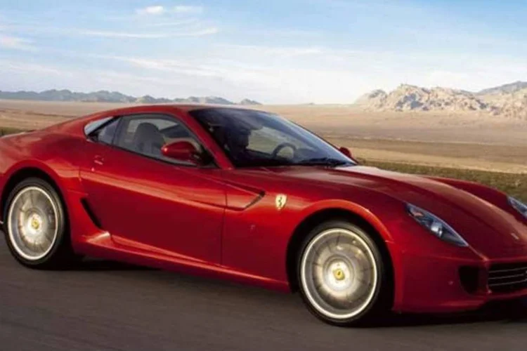 
	Ferrari 599 GTB: o jogador portugu&ecirc;s bateu com sua Ferrari no muro de prote&ccedil;&atilde;o de uma estrada de Manchester
 (Divulgação)