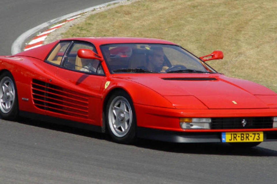 A Receita não revelou os nomes dos proprietário das Ferrari Testarossa (Divulgação)