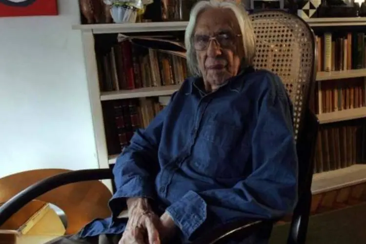 Ferreira Gullar, poeta e escritor, em sua casa (Oscar Cabral/Veja)