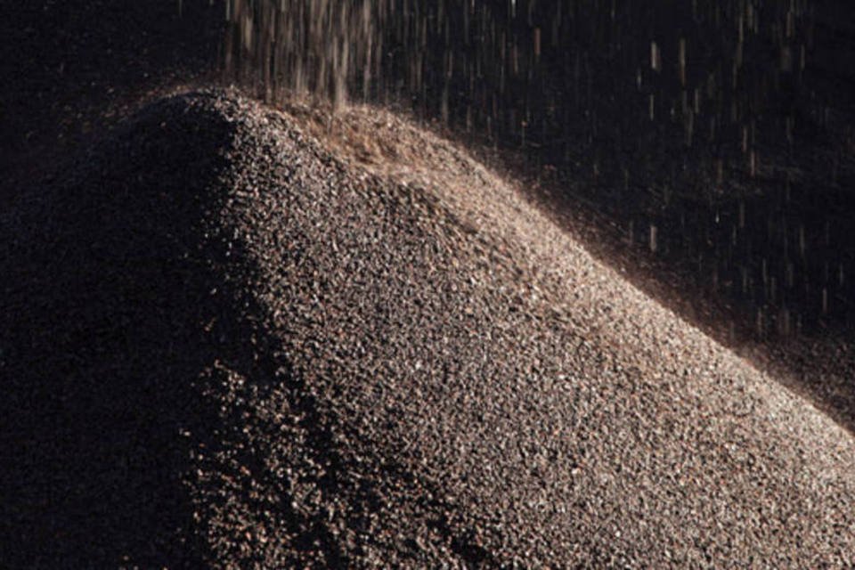 Brasil eleva embarques de minério, mas receita cai