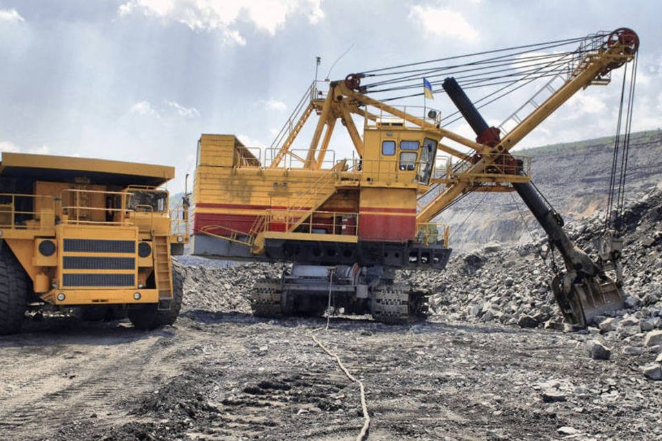 Queda do preço do minério de ferro testa grandes mineradoras