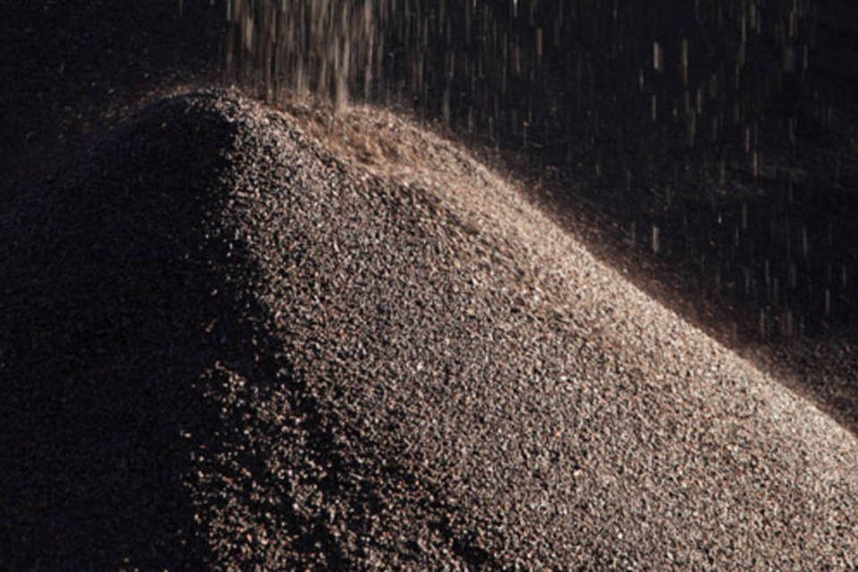 Mitsui pode não atingir meta de lucro por queda do ferro