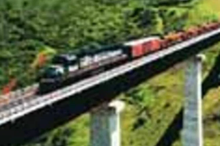 Trem da Estrada de Ferro Vitória-Minas: concessionárias reduziram acidentes (--- [])