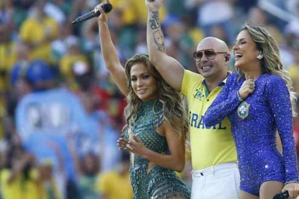 JLo, Claudia Leitte e Pitbull abrem festa da Copa
