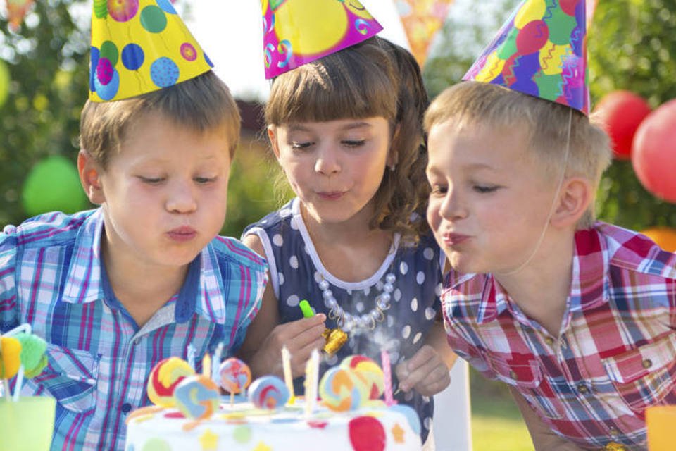 Para driblar a crise, buffet infantil cria festa compartilhada