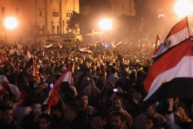 Milhares de egípcios tomaram a praça Tahrir : contagem de 365 mortos (Getty Images)