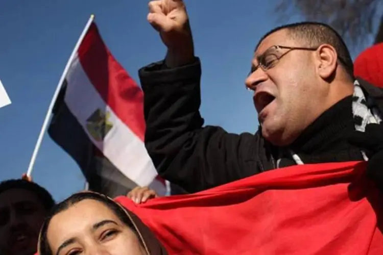 Egípcios comemoram queda de Mubarak: exército retirou últimos manifestantes da praça Tahrir (Getty Images)