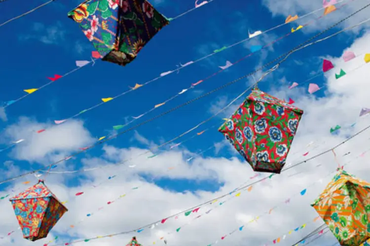 
	Bal&otilde;es e bandeirinhas de festa junina: as comemora&ccedil;&otilde;es de S&atilde;o Jo&atilde;o ter&atilde;o produtos mais caros neste ano
 (Cesar Duarte / Veja BH)