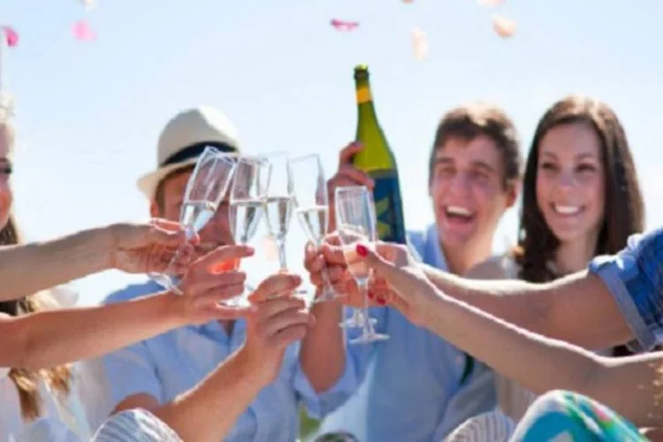 Oftalmologistas pedem cuidado no momento de abrir as garrafas de 'prosecco'  (Getty Images)