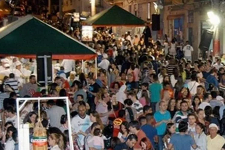 
	A festa acontece das 18h &agrave;s 0h aos s&aacute;bados e das 17h30 &agrave;s 22h30 aos domingos
 (Paulo Takahashi/Divulgação)