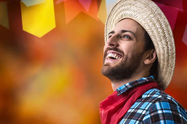 
	Homem em festa junina: Substituir produtos pode baratear a celebra&ccedil;&atilde;o
 (filipefrazao/Thinkstock)