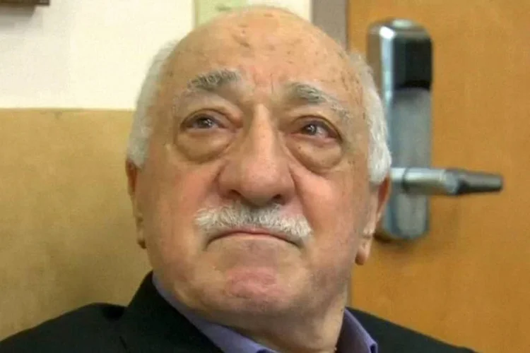 
	Fethullah G&uuml;len: ele &eacute; acusado &quot;de formar e conduzir grupos terroristas armados&quot;
 (Reuters)