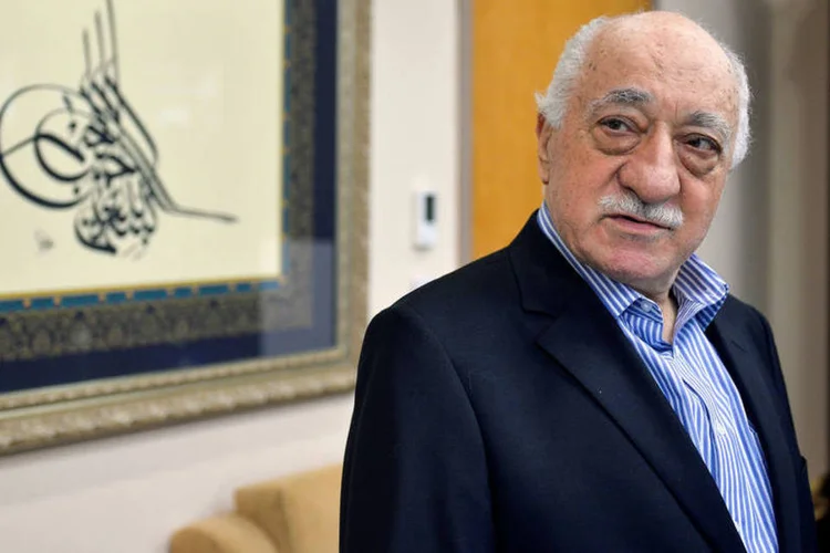 
	Fethullah G&uuml;len: o governo descreve a confraria fundada por G&uuml;len como &quot;Organiza&ccedil;&atilde;o Terrorista Fethullah G&uuml;len (FET&Ouml;)&quot;
 (Charles Mostoller/Reuters/Reuters)