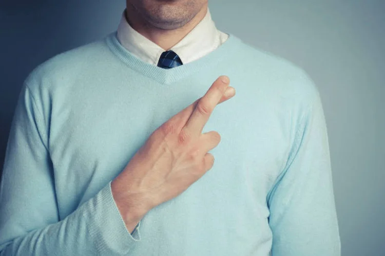 
	Homem cruzando os dedos: Timemania acumulou e pode pagar at&eacute; 3,5 milh&otilde;es de reais.
 (lofilolo/ThinkStock)