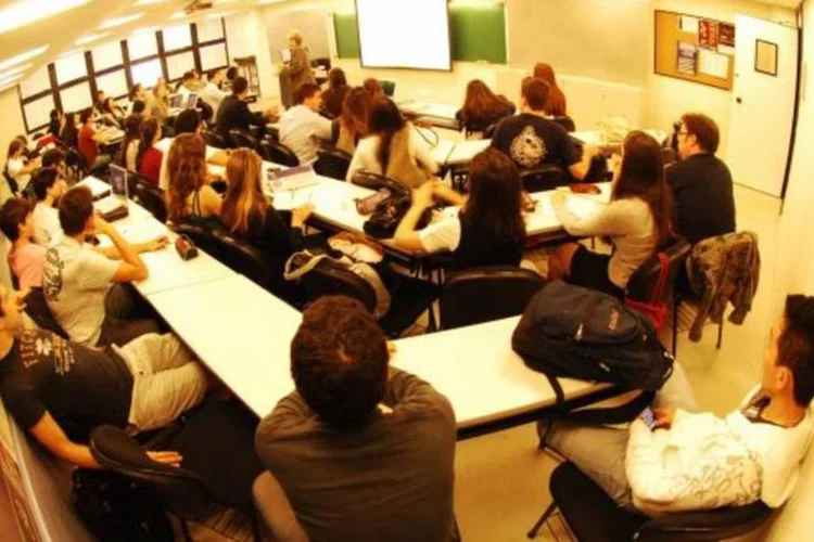 Na lista das graduações mais populares, aparecem, na sequência, direito, pedagogia, enfermagem e ciências contábeis (Alexandre Battibugli)