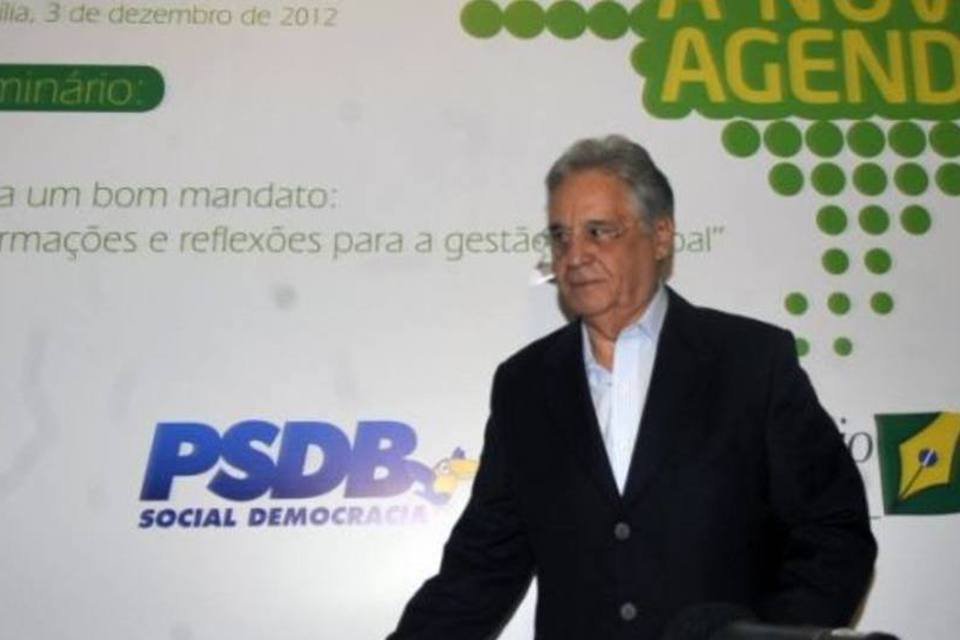 Carvalho volta a criticar Fernando Henrique Cardoso