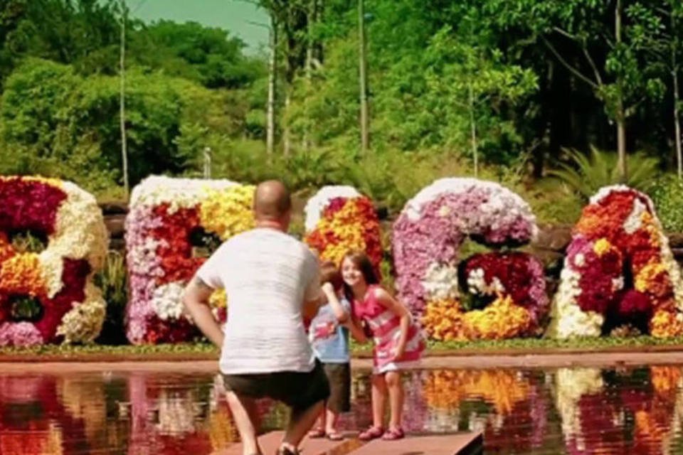 Fiat agradece cidade fã da marca com flores
