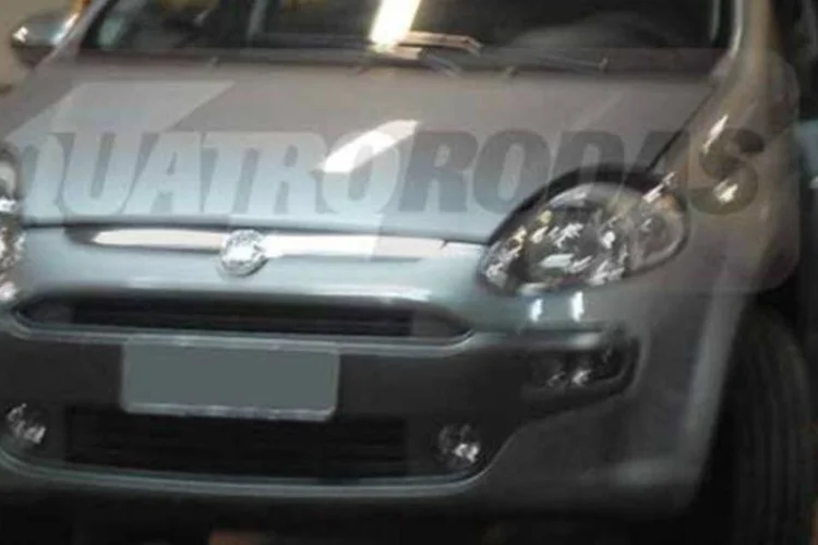 Na frente, a grade com um filete cromado remete ao 500 e o para-choque tem uma seção pintada de preto que incorpora as entradas de ar e os faróis auxiliares (Quatro Rodas)