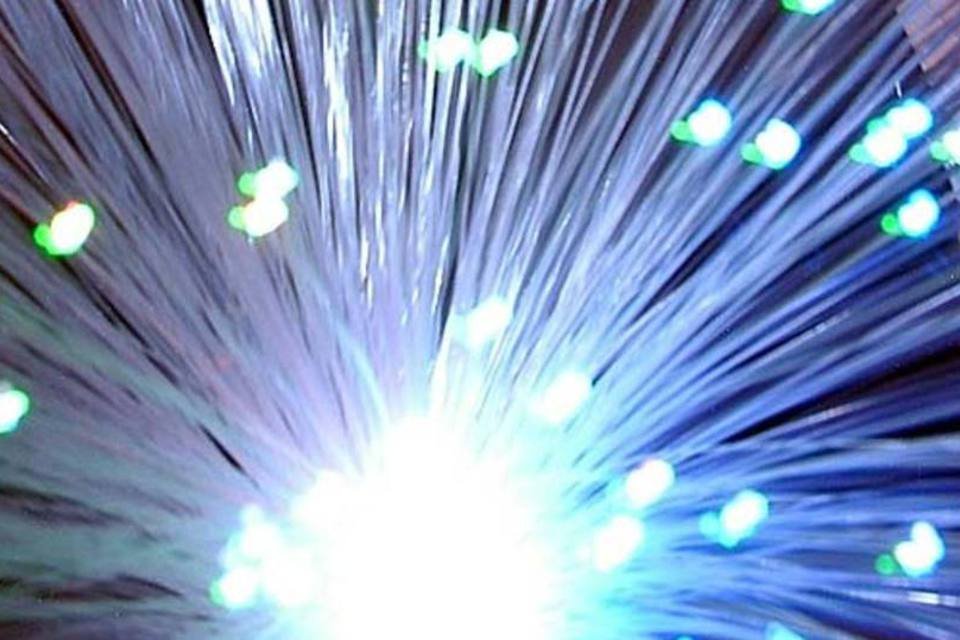 Com fibra óptica, banda larga já chega a 200 Mbps no Brasil