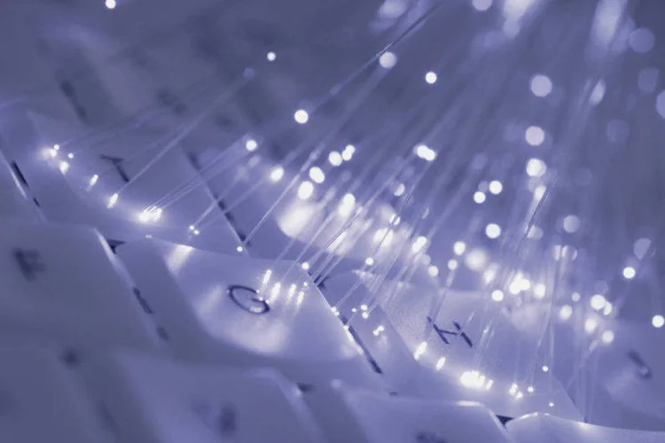 
	Fibra &oacute;tica: sistema de cabos submarinos deve contribuir para desenvolvimento da internet na &Aacute;frica
 (Comstock/Thinkstock)