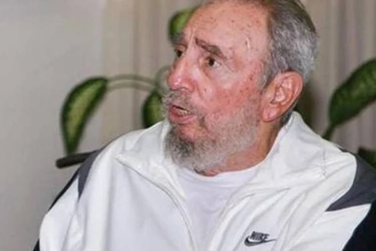 Fidel Castro deve aparecer num programa de rádio e TV no qual discutirá sua teoria de que o mundo está à beira de um conflito nuclear (.)