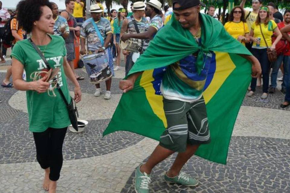 Copacabana faz festa pela classificação do Brasil
