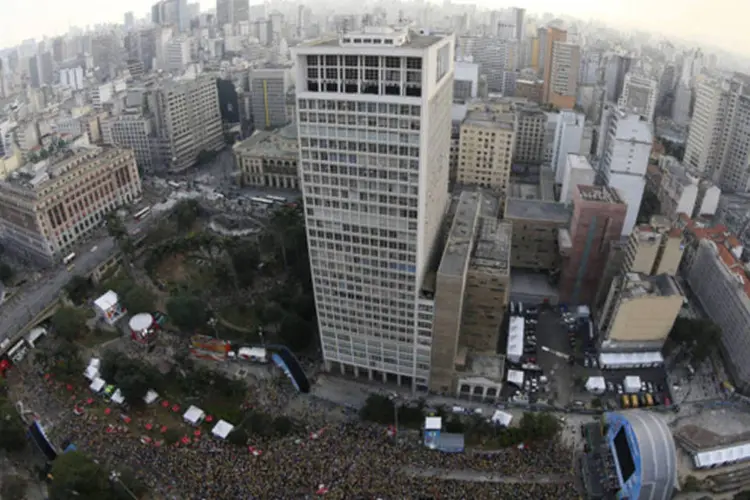 
	Vista a&eacute;rea da Fan Fest: os ocupantes s&atilde;o artistas e educadores
 (César Ogata/ Secom/ PMSP)