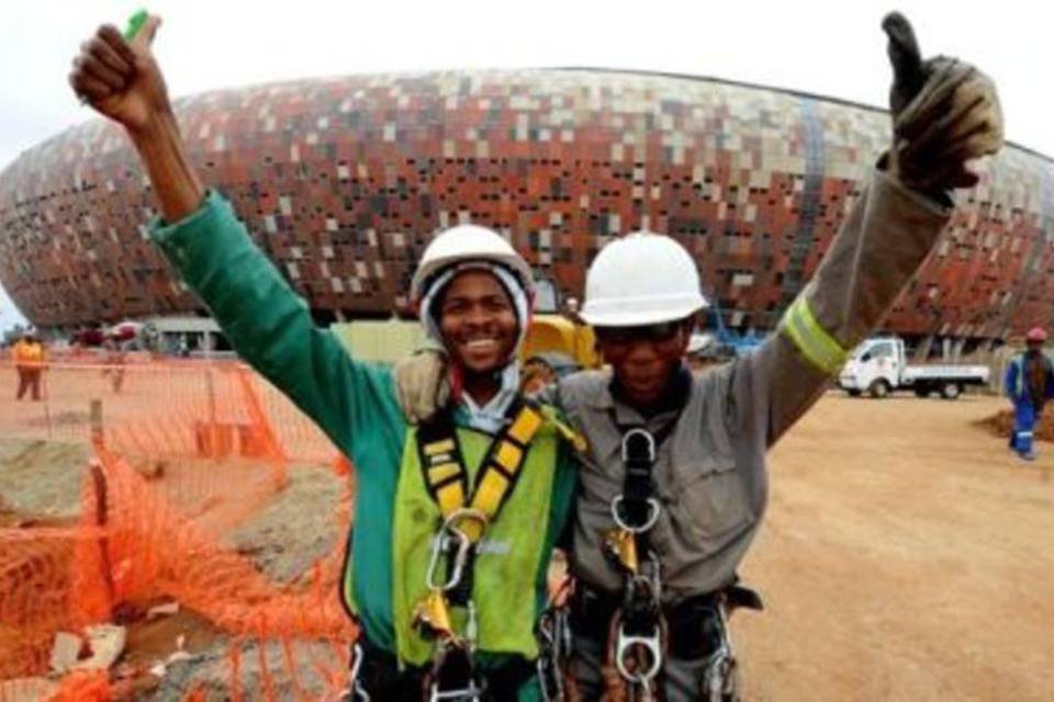 Operários na África do Sul: medida é uma forma de agradecimento pelo trabalho. (.)