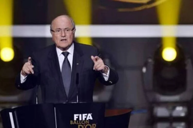 Joseph Blatter durante a cerimônia do troféu Bola de Ouro, em 7 de janeiro (©afp.com / Fabrice Coffrini)