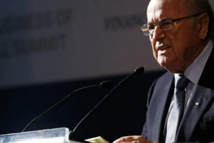 
	O presidente da Fifa, Joseph Blatter: &quot;Acho que as pessoas est&atilde;o usando a plataforma do futebol e a presen&ccedil;a da imprensa internacional para deixar claro certos protestos&quot;, declarou
 (REUTERS/Sergio Moraes)