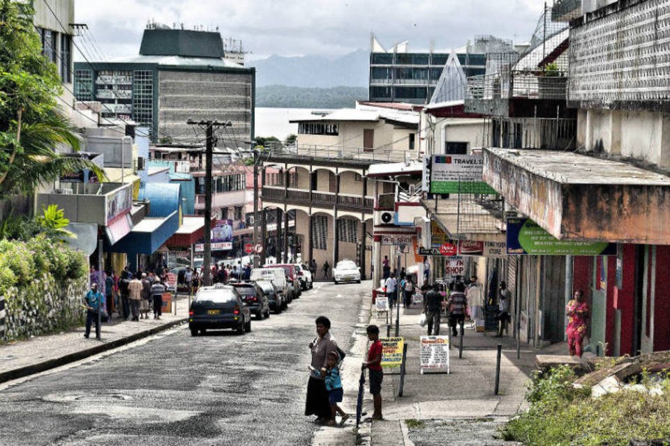 Super ciclone em Fiji mata 5 e cria risco de crise de saúde