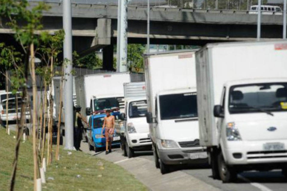 Protesto de caminhoneiros afeta abastecimento em Prudente
