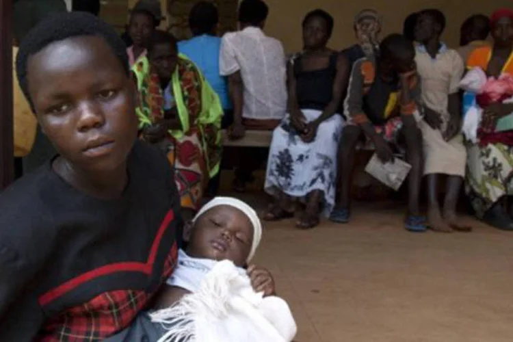 
	Mulheres em Uganda: a perda do papel tradicional e autoridade dos homens nos campos de refugiados pode ser um fator para o aumento da viol&ecirc;ncia, diz a CV
 (©AFP / Michele Sibiloni)