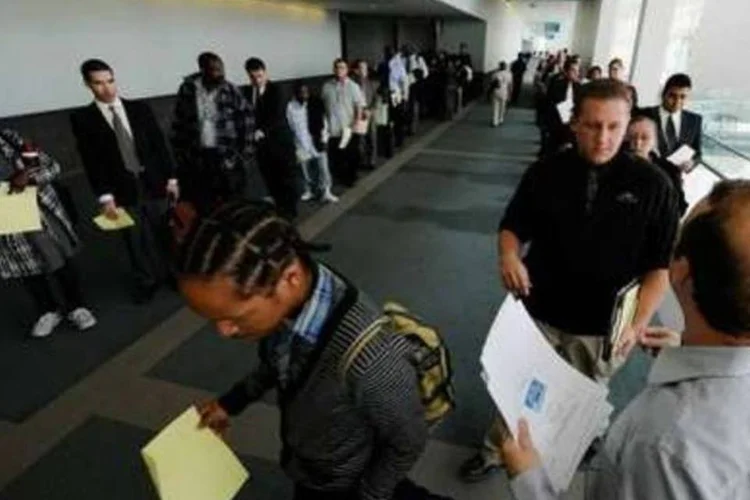 Fila de emprego nos Estado Unidos (Kevork Djansezian/AFP)