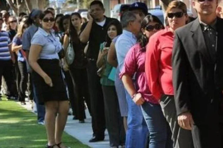 Fila de emprego nos EUA: taxa de pessoas sem trabalho deve fechar 2011 em 9% (Mark Ralston/AFP)