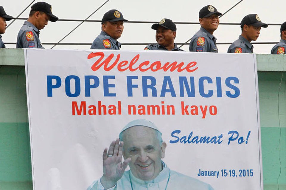 Papa chega às Filipinas, o país com mais católicos da Ásia