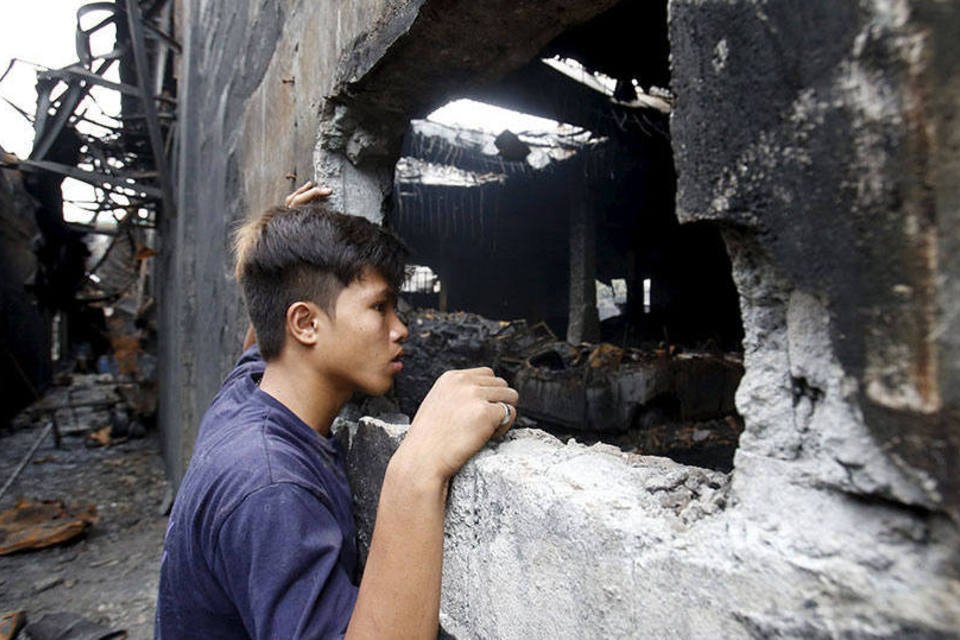 Incêndio em fábrica nas Filipinas mata pelo menos 72