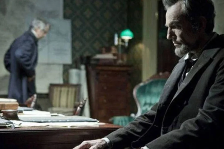 
	Filme &quot;Lincoln&quot;: aposta certeira &eacute; de que o brit&acirc;nico Daniel Day-Lewis vai ganhar o Globo de Ouro
 (Divulgação)