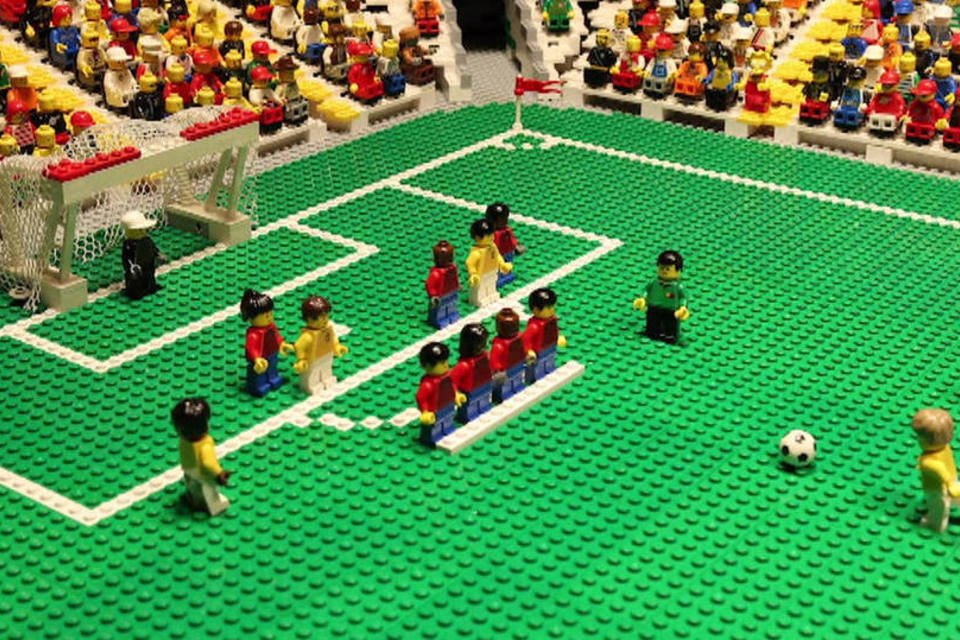 Lego encena melhores momentos da Copa em vídeo