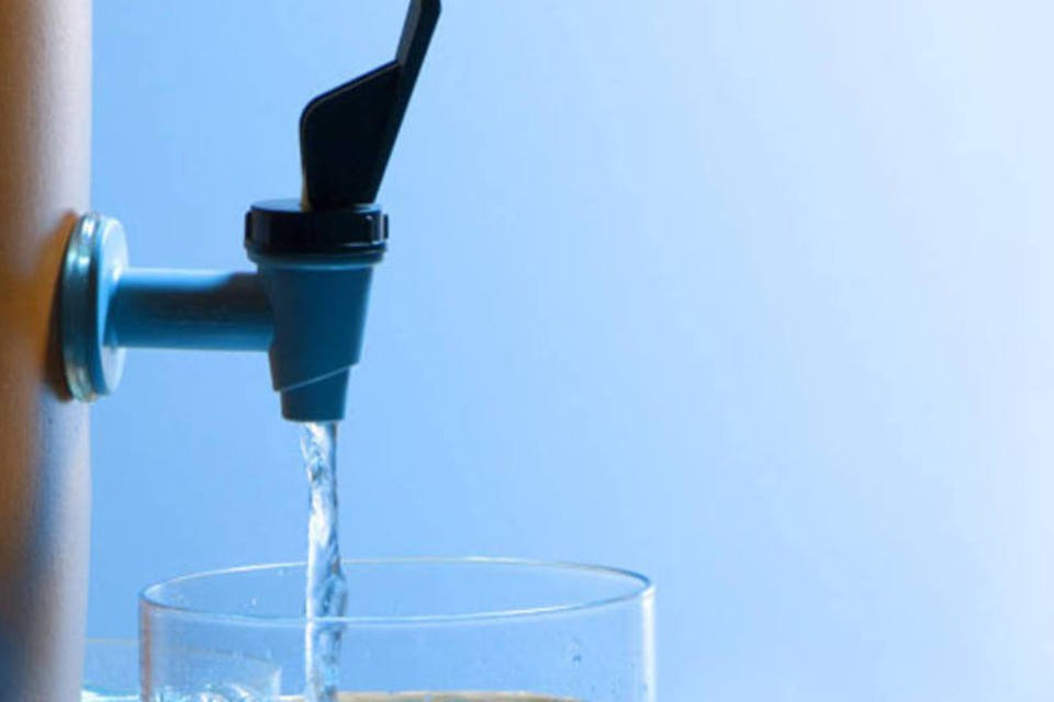 Testes reprovam água usada para consumo em Manaus