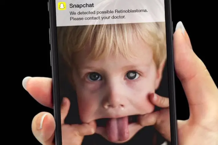 
	Filtro do Snapchat que identifica retinoblastoma: a ideia foi desenvolver um filtro que permitisse revelar a mancha na retina dos pequenos
 (Reprodução/Vimeo)