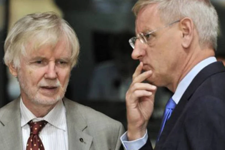 
	O ministro finland&ecirc;s das Rela&ccedil;&otilde;es Exteriores, Erkki Tuomioja (E): segundo ele, os dirigentes finlandeses prepararam &quot;planos pr&aacute;ticos para enfrentar qualquer eventualidade&quot;
 (Georges Gobet/AFP)