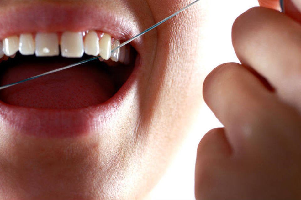 Fio dental vira agulha? Cientistas explicam transformação