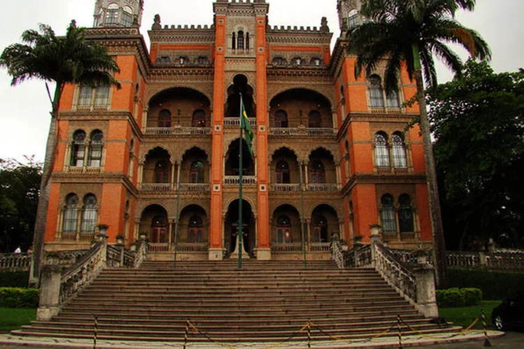 
	Fiocruz: nas 422 p&aacute;ginas do dicion&aacute;rio figuram t&oacute;picos como aborto, estupro, impunidade, machismo, mito do amor rom&acirc;ntico, mutila&ccedil;&atilde;o genital feminina e repress&atilde;o sexual
 (Econt/WikimediaCommons)