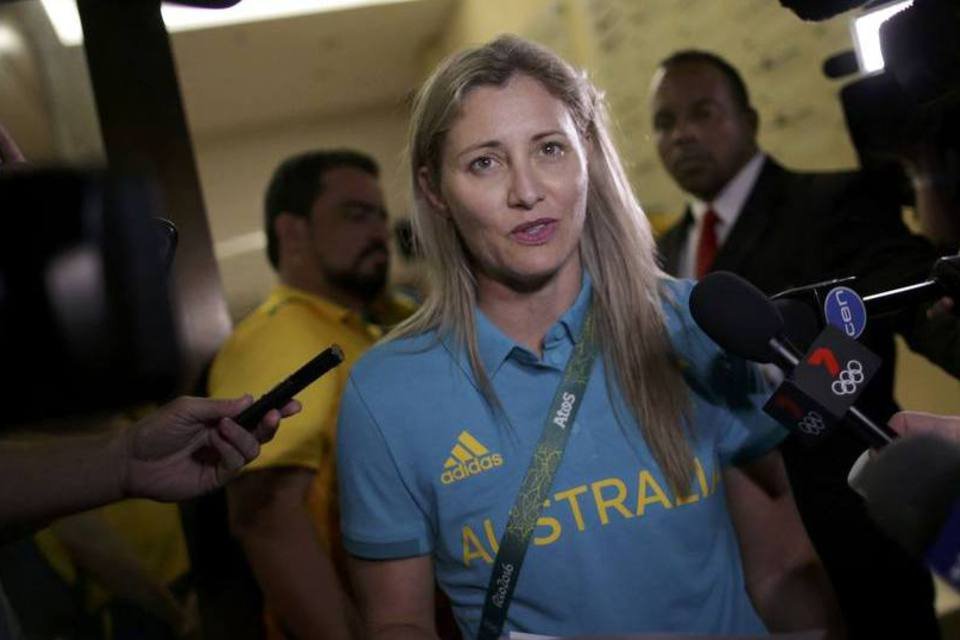 Atletas australianos são liberados pela polícia após multa