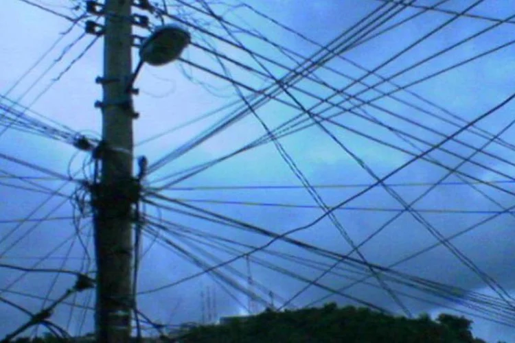 
	Poste: 12,9% dos acidentes fatais foram causados por liga&ccedil;&otilde;es el&eacute;tricas clandestinas
 (Fabio Luiz A. Silva/ Flickr Commons)