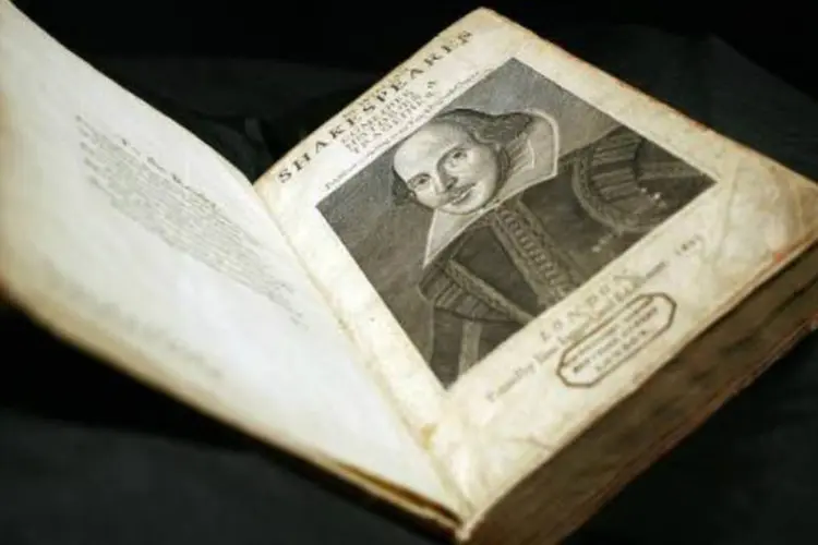 First Folio, a primeira compilação de obras teatrais de William Shakespeare, de 1623 (John D. McHugh/AFP)