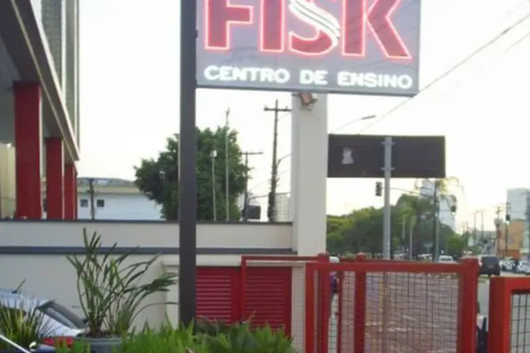 Luminoso de LED é a principal novidade da reformulação das fachadas da rede Fisk (Divulgação)