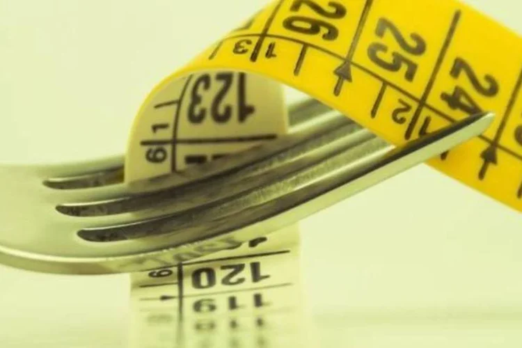 
	&nbsp;De acordo com dados do IBGE de 2011, cerca de 50% da popula&ccedil;&atilde;o brasileira adulta est&aacute; acima do peso e, destes, 15% s&atilde;o obesos
 (Jaime Neto/Dreamstime.com)